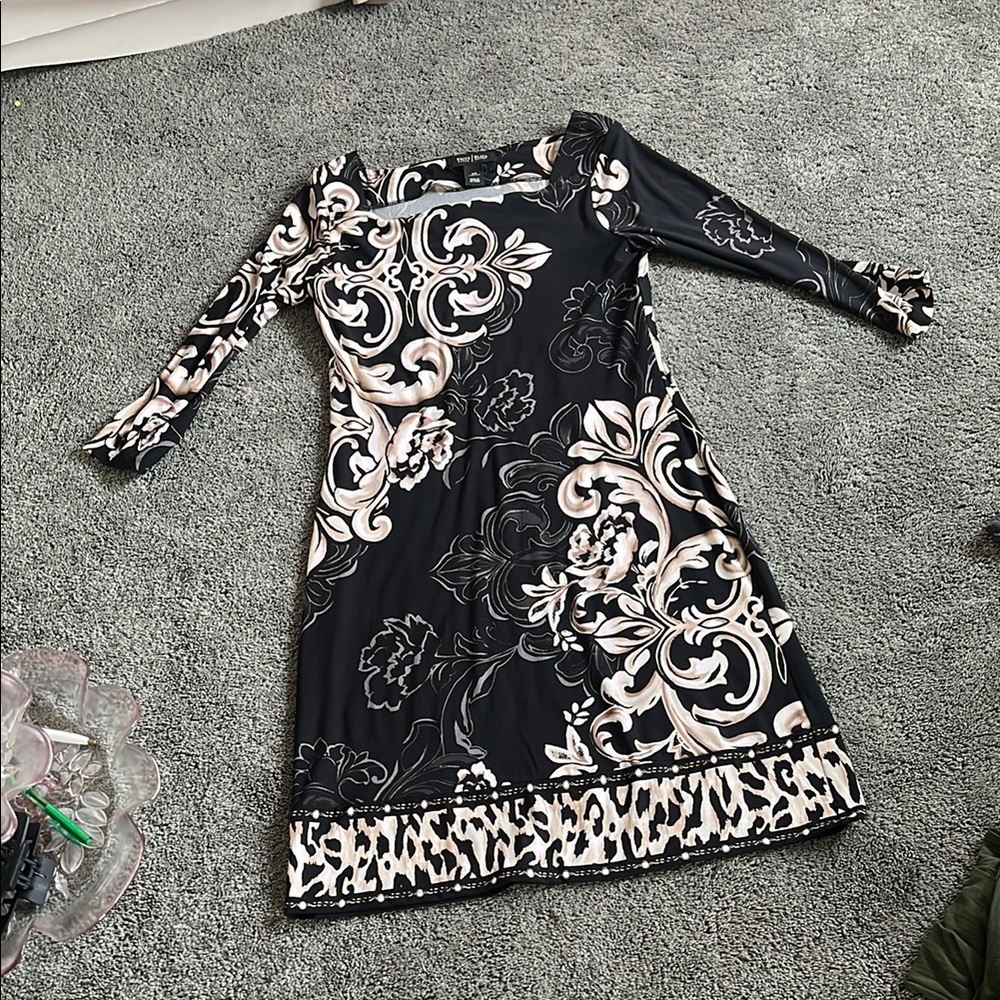 White House Black Market Black and White Sheath Dress